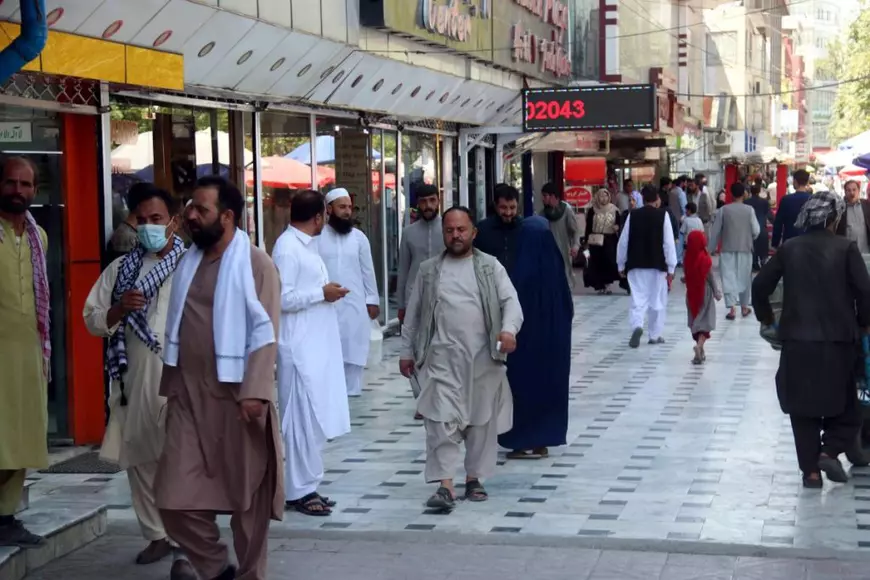 Cum arată viețile multor afgani rămași în Kabulul controlat de talibani: „Toată lumea vrea să devină invizibilă”