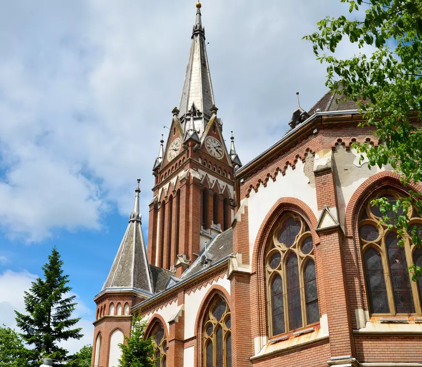 Locuri de vizitat în Arad - Biserica Roșie