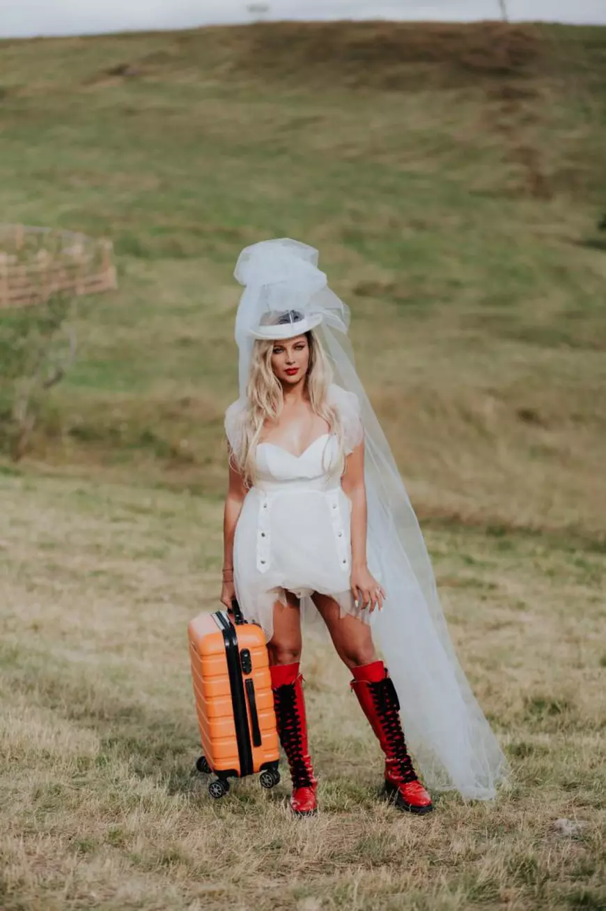 Filmul „Pup-o, mă! 2 – Mireasă nebună” se lansează în cinematografe pe 3 septembrie. Lora, în centrul atenției