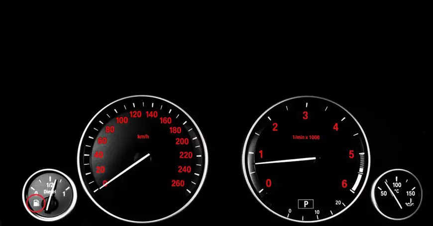 De ce rezervorul nu este pe aceeași parte la toate mașinile?