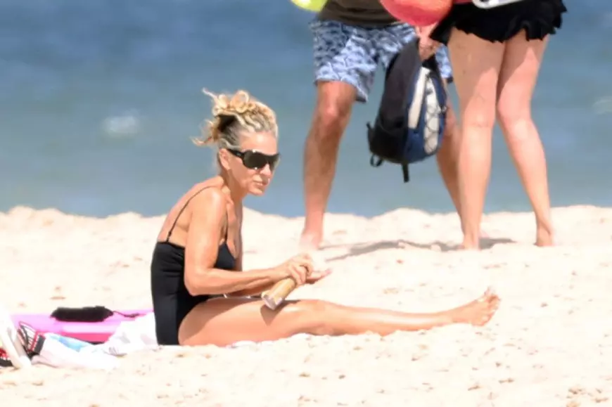 Sarah Jessica Parker, în costum de baie la 56 de ani. A apărut la plajă cu soțul și fiicele lor