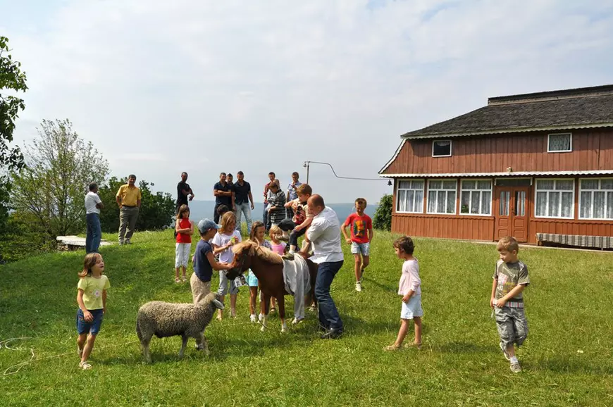 La revedere, tabără dragă! Cine-și mai permite o tabără de vară în România?
