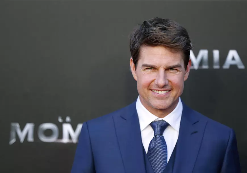 O britanică s-a trezit cu actorul Tom Cruise aterizând cu elicopterul în grădina ei