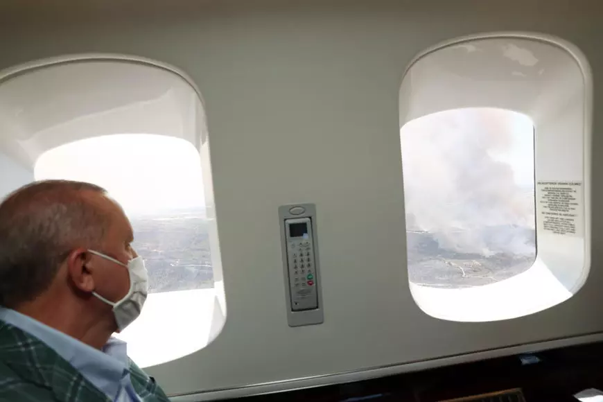 Turiști evacuați cu bărci și iahturi din stațiunile turce. „Cum a apărut acest foc atât de repede, în cinci minute?”