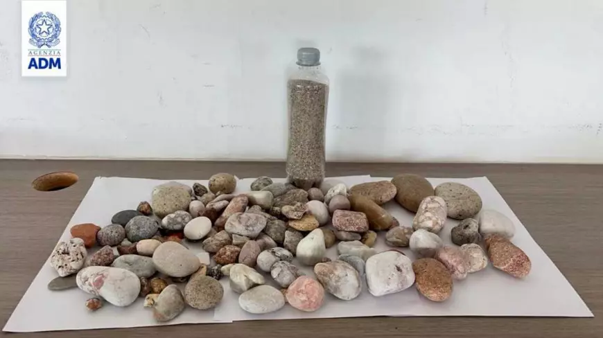 Român amendat în Italia, pentru că a furat pietricele de pe plajă din Sardinia