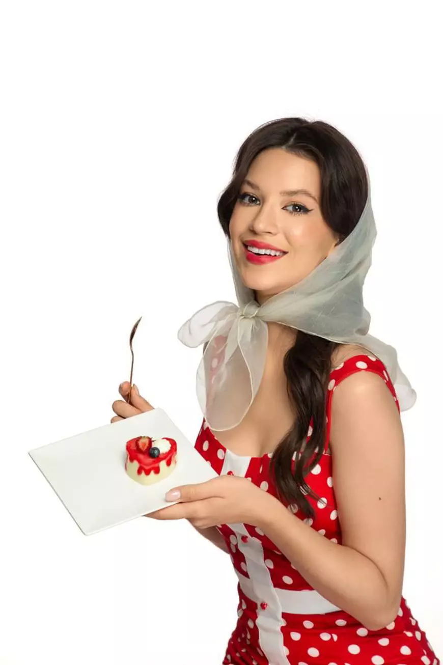 Cleopatra Stratan, Paula Seling şi Ion Paladi te invită să descoperi universul Dulcinella!