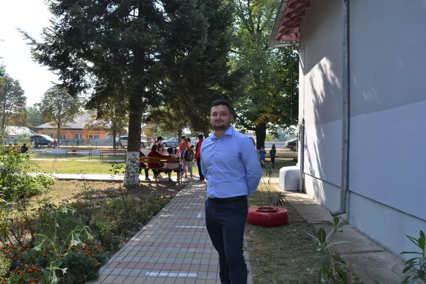 Reportaj la singura școală rurală care va funcționa după programul lui Iohannis „România Educată”. Fără teze, ore alternativ online și în sala de clasă