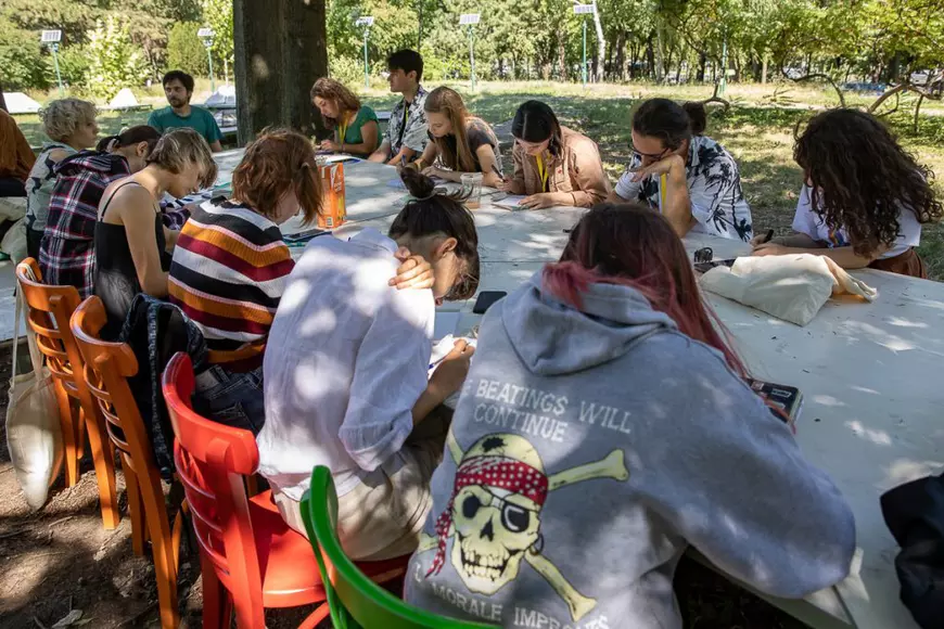 De 9 ani, Luca organizează festivalul Super pentru adolescenți: „Am făcut un call special de filme LGBT românești”