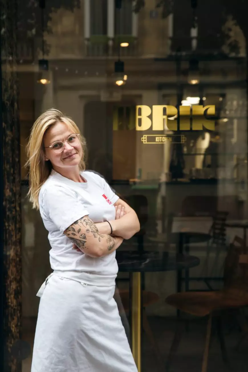 Viața la Paris a unei românce care le pune francezilor pe masă ciulama și sarmale. „Aici, statul a fost extrem de generos în pandemie”