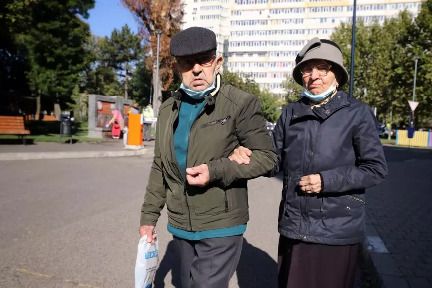 Bătălia pentru șefia PNL văzută din Piața Obor: „Am ajuns să muncim doar pentru facturi”. „Cîțu și Orban nu s-au uitat la cei săraci”