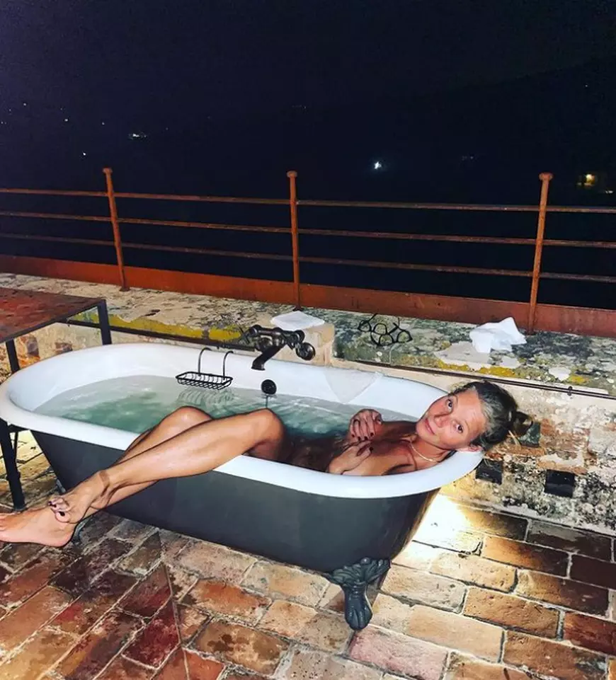 Gwyneth Paltrow a împlinit 49 de ani și a pozat nud. Imaginea a postat-o pe Instagram