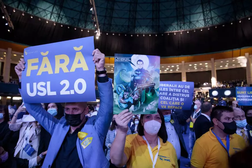 REPORTAJ. Ce nu s-a văzut și auzit la televizor la congresul PNL. Ziua în care festivalul democrației s-a transformat în festivalul huiduielilor