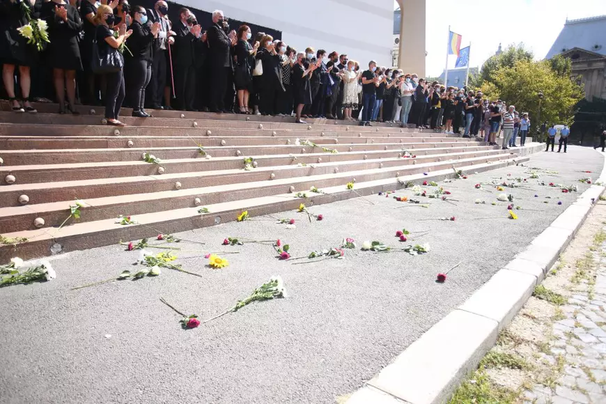 Ion Caramitru, în ultimele aplauze de la personalități și oameni simpli: „Așa ceva nu se mai naște”