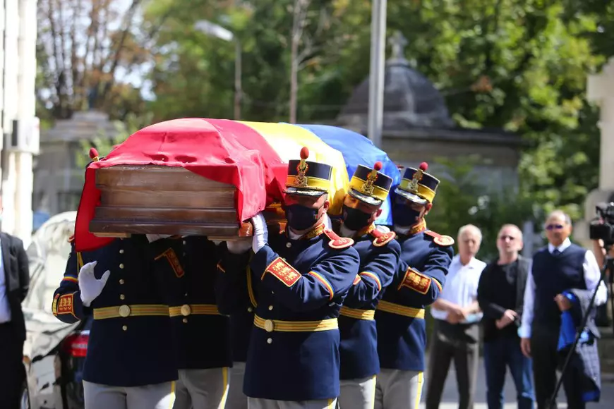 Ion Caramitru, în ultimele aplauze de la personalități și oameni simpli: „Așa ceva nu se mai naște”