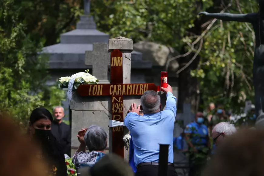 Ion Caramitru, în ultimele aplauze de la personalități și oameni simpli: „Așa ceva nu se mai naște”