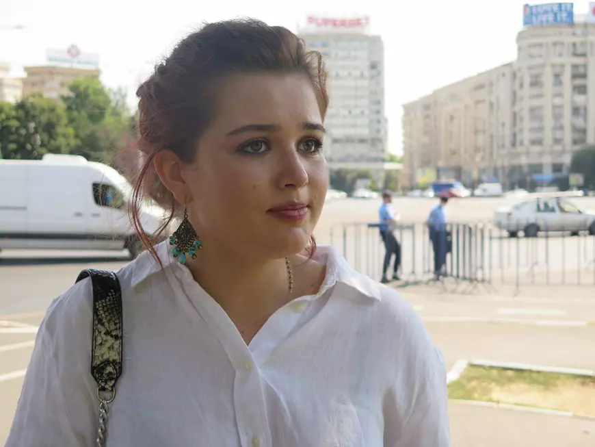 Reportaj. Cum a fost la miniprotestul elevilor din Piața Victoriei. O masă caldă, transport gratuit și ore remediale pentru toată lumea, printre revendicări