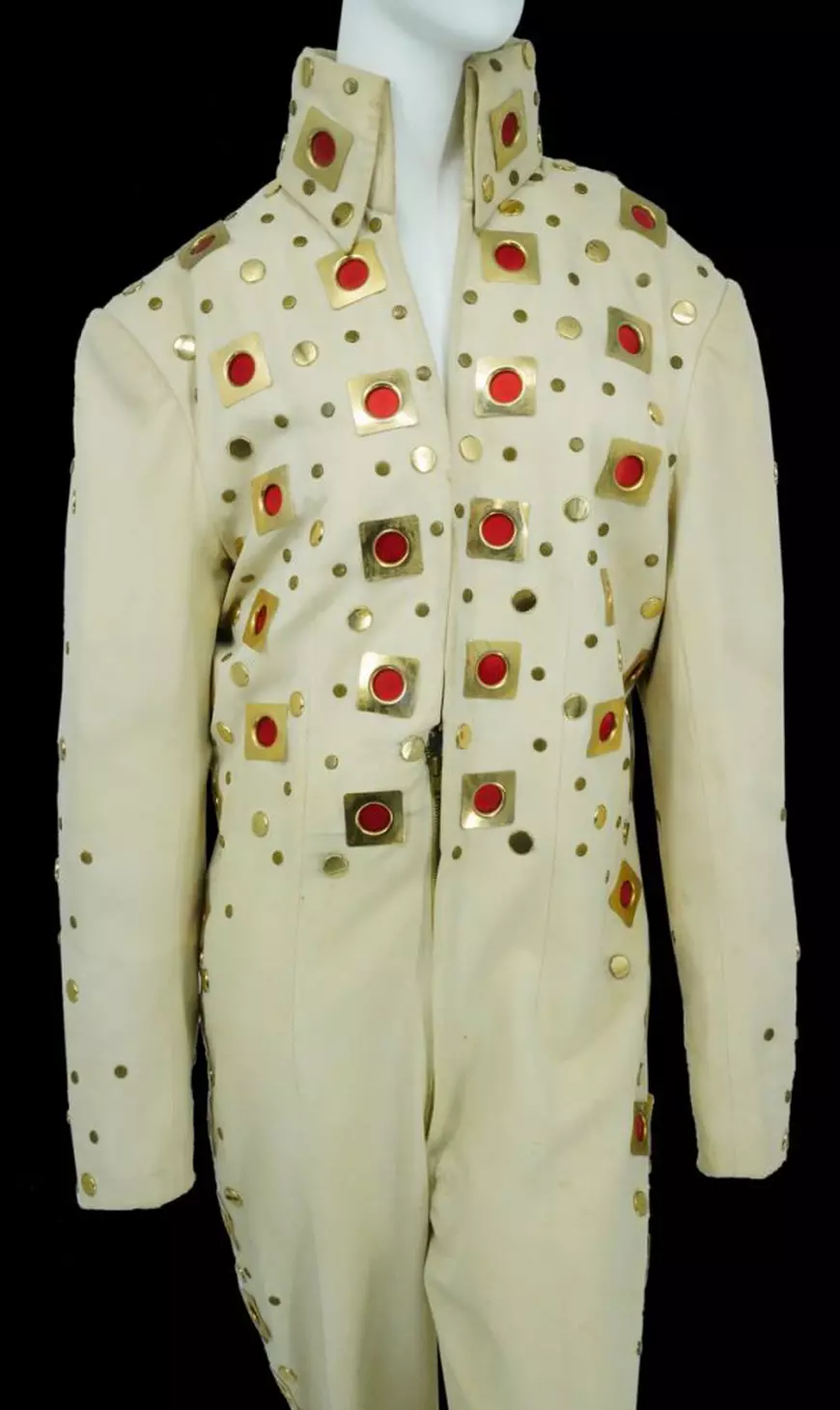 Unul dintre costumele de scenă purtate de Elvis Presley s-a vândut la o licitație cu o sumă record
