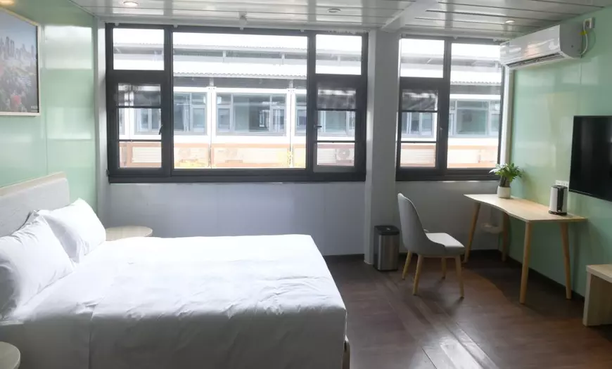 Megacomplexul ridicat de China pentru  străinii care vin în țară. A costat cât Arena Națională, dar e de 40 de ori mai mare. Mesele vor fi livrate de roboți