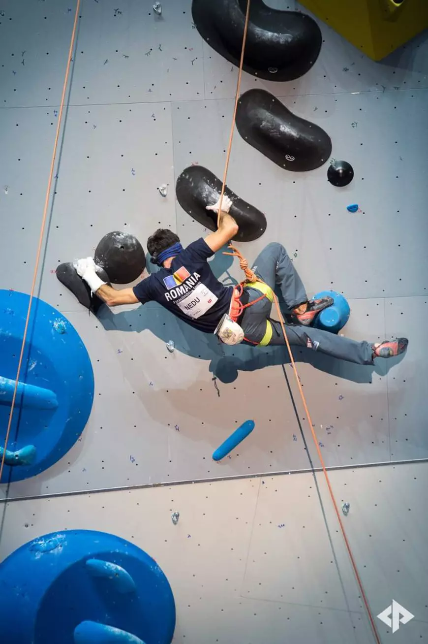 Răzvan Nedu este vicecampion mondial la Paraclimbing. A concurat cu un deget în ghips: „Vă aștept la sală”