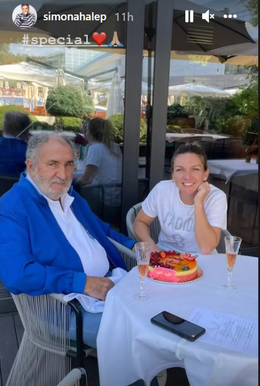 Fotografie rară cu Simona Halep, de ziua ei. Poartă o rochie de 1.500 de euro și e înconjurată de buchete de flori