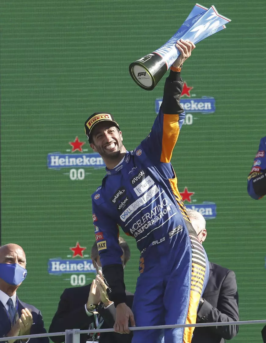 Accident spectaculos între Hamilton și Verstappen. Daniel Ricciardo a profitat și a câștigat Marele Premiu de Formula 1 al Italiei