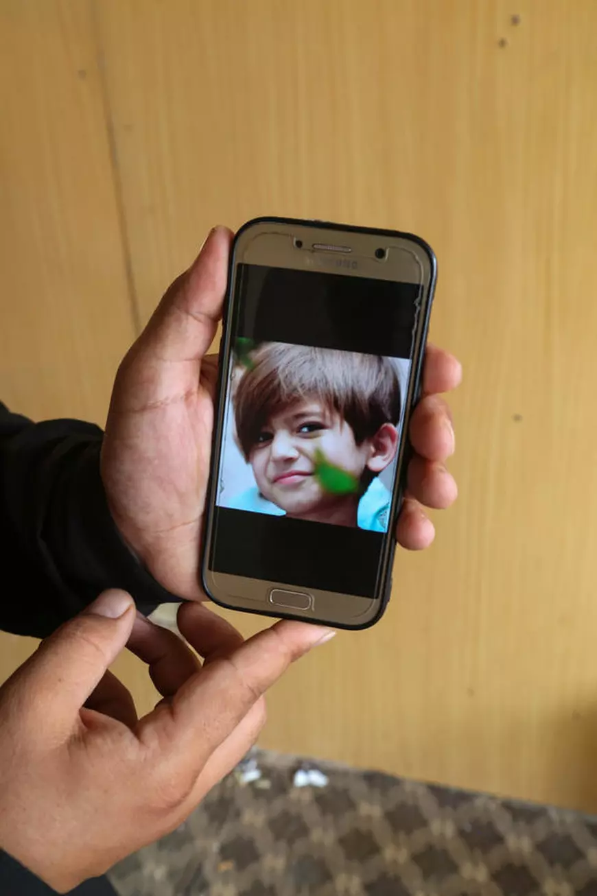 „Ne-ați transformat casa în cimitir, măcar scoateți-ne de aici!”. Apelul familiei afgane decimate de atacul cu dronă al americanilor