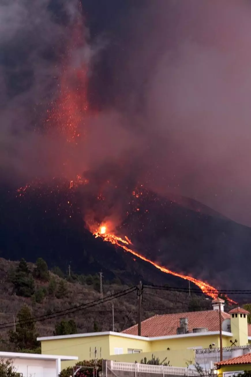 Aeroportul local a fost închis, iar numărul persoanelor evacuate a ajuns la 6.000, după ce erupția vulcanului din Canare s-a intensificat