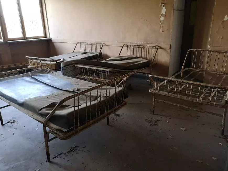 „Când ești supraviețuitorul unui orfelinat, faptul că încă poți zâmbi e un succes”. Muzeul care arată rana abandonului în România