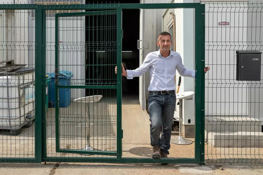 Povestea francezului mutat în România care face bere artizanală cu apă de Buzău