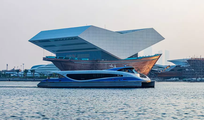 Corespondență din Dubai. Aventura în România a americanului angajat să facă cea mai mare bibliotecă din lumea arabă: „Oamenii îmi cereau Nescafe și blugi”