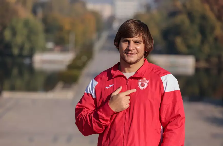 Viața a doi sud-africani veniți în România de doi ani. „Aici putem merge la market, după ce se lasă întunericul, fără probleme”