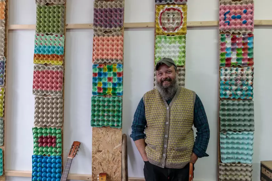 Amenajat de un ONG, un centru de tineri din Prahova e luat de consilierii locali PSD și PMP ca să facă ședințe, cununii și folclor