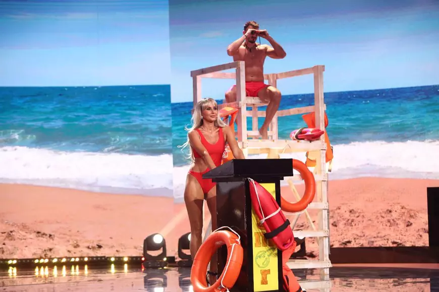 Crina Abrudan, în costum de baie pe scena „iUmor”. Reacția neașteptată a lui Cheloo. „Visul meu împlinit”