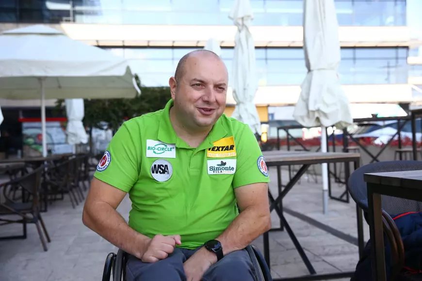 Drumul spre victorie al singurului pilot de curse în scaun rulant din România. „Dacă ei pot, eu de ce nu aș putea?”