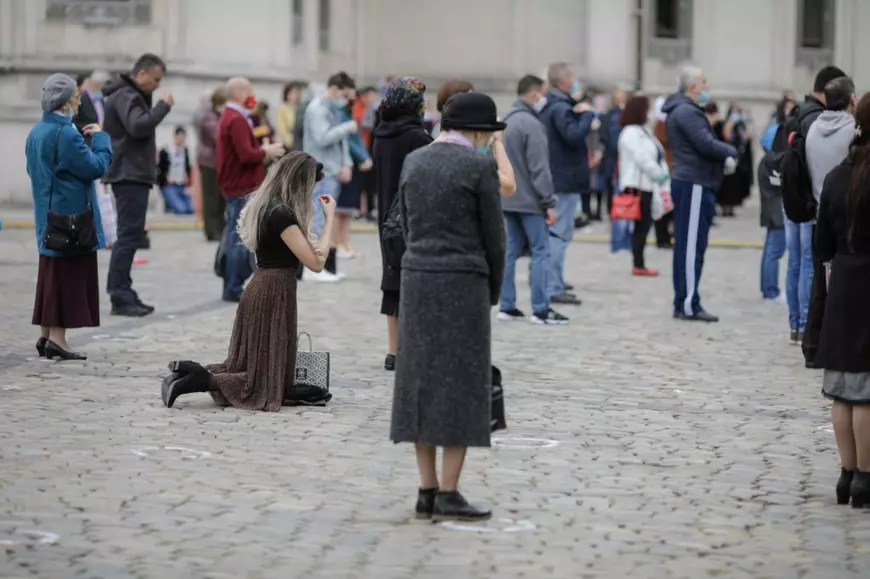 Restricțiile de luni: așa cum nu ceri certificat verde ca să mergi la vot, la fel nu ceri când mergi la biserică
