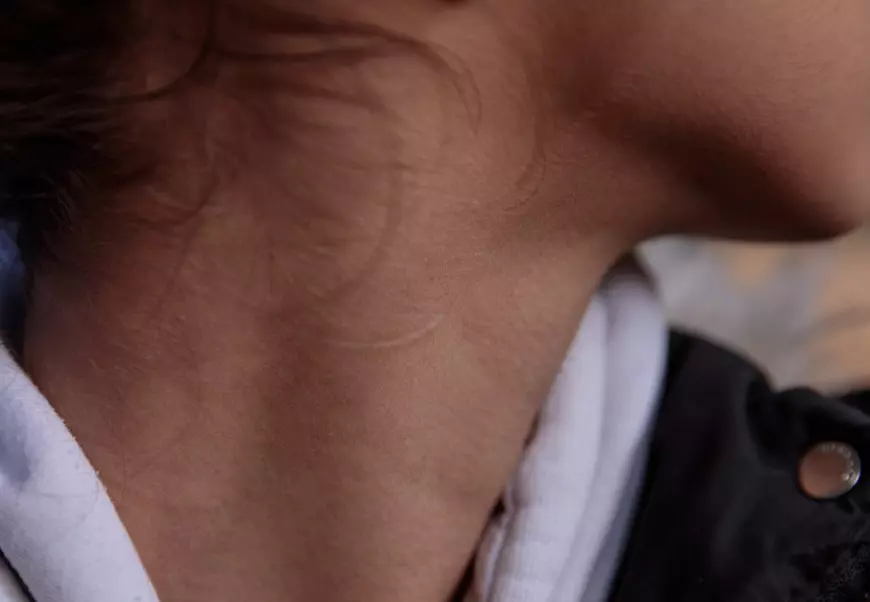 Moda adolescenților care își filmează victimele încurajată de atitudinea poliției române. Cazul victimei de 17 ani