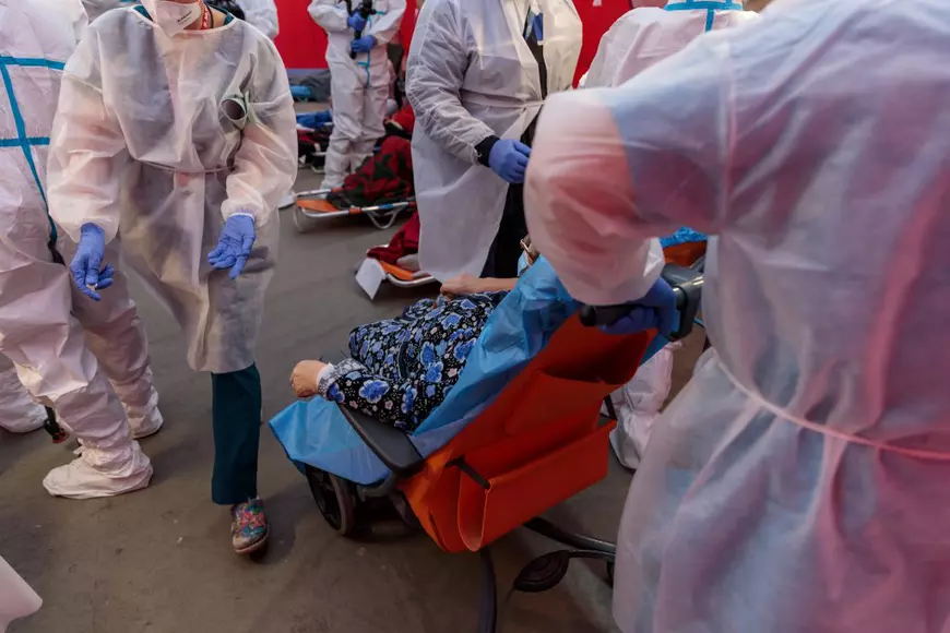 Imagini ale suferinței la Spitalul Universitar. Unitatea de Urgență, transformată în salon COVID