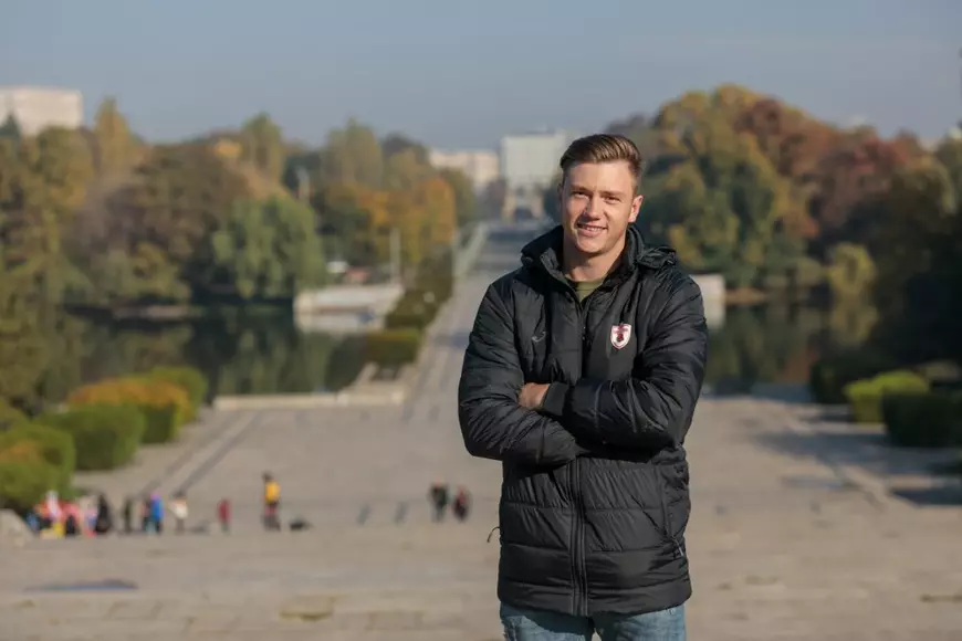 Viața a doi sud-africani veniți în România de doi ani. „Aici putem merge la market, după ce se lasă întunericul, fără probleme”