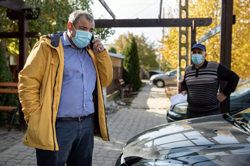 REPORTAJ. Viața, furia și spaimele locuitorilor dintr-o comună fruntaşă la Covid-19. „M-aș fi vaccinat, dar cum să ajung la Giurgiu când eu abia merg?”