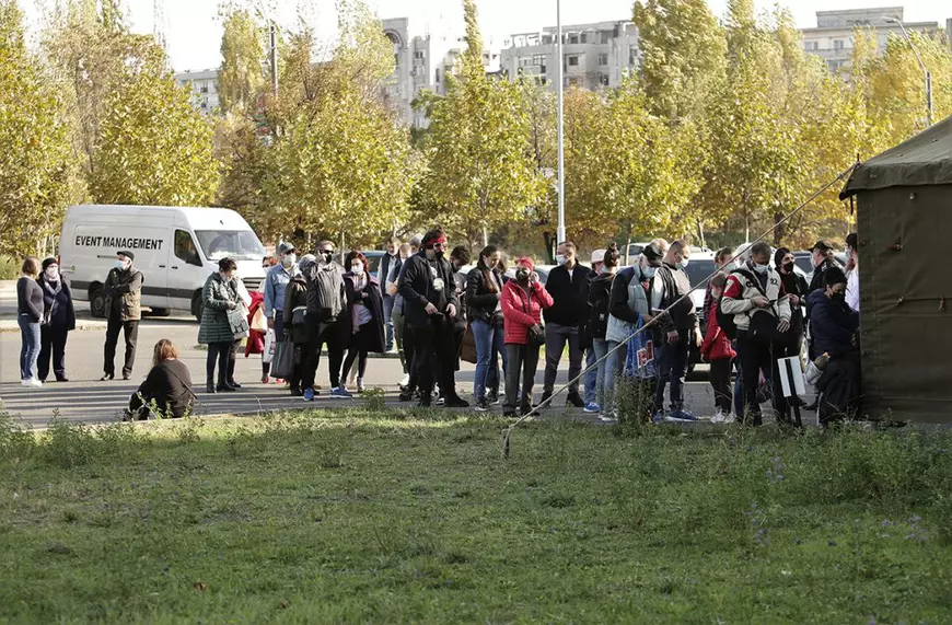 Îndemnul unui expert OMS pentru România: „Sunteți la o probă în viața unei națiuni. Ar trebui să vă țineți de mână și să urcați împreună muntele”