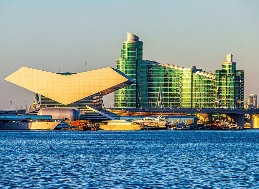 Corespondență din Dubai. Aventura în România a americanului angajat să facă cea mai mare bibliotecă din lumea arabă: „Oamenii îmi cereau Nescafe și blugi”