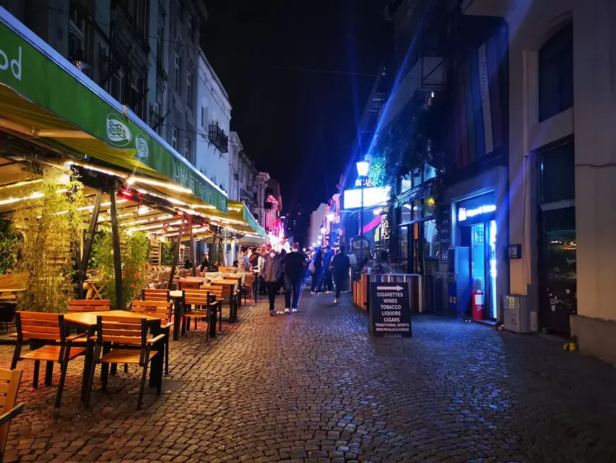 EXPERIMENT LIBERTATEA. Cât de simplu se fentează legea certificatelor verzi în București