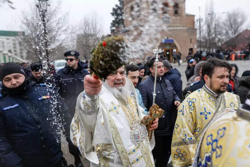 Cum reușește BOR să influențeze legi și ministere, pentru ca educația sexuală să nu ajungă la elevii români