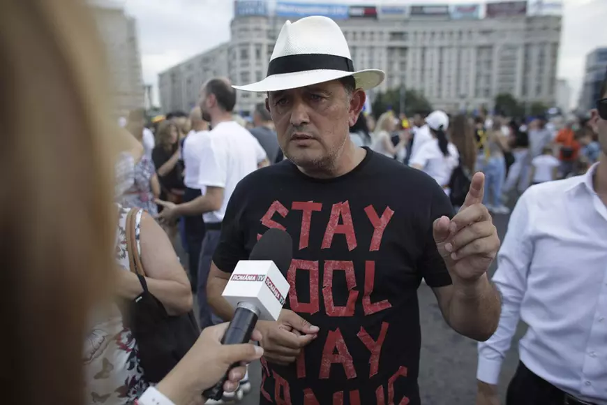 Avocatul Gheorghe Piperea, la un protest anti-restricții din iulie 2020. Foto: Inquam Photos / Octav Ganea