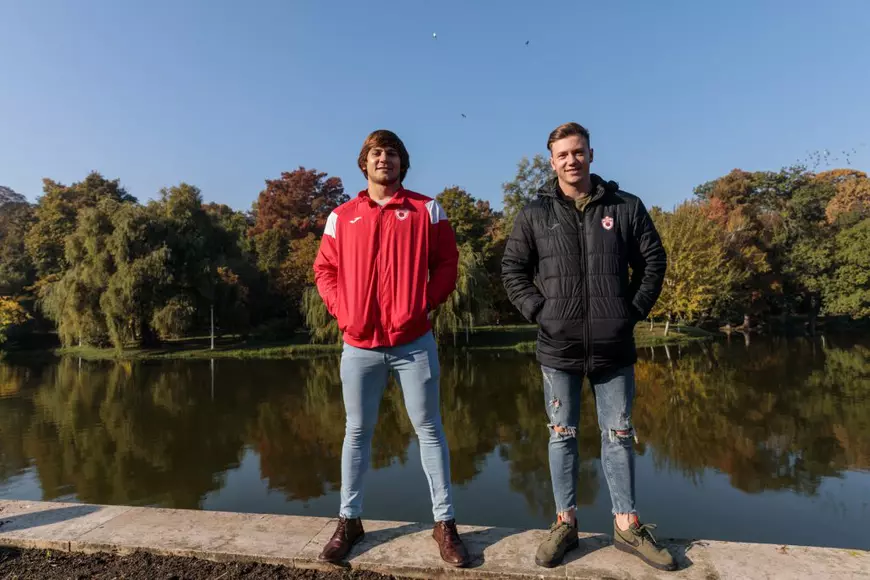 Viața a doi sud-africani veniți în România de doi ani. „Aici putem merge la market, după ce se lasă întunericul, fără probleme”