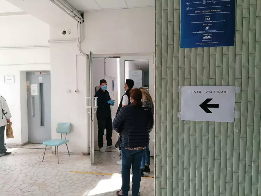 REPORTAJ. Restricţii şi obligaţii de serviciu, printre motivele pentru care bucureştenii și-au întors fața către vaccin