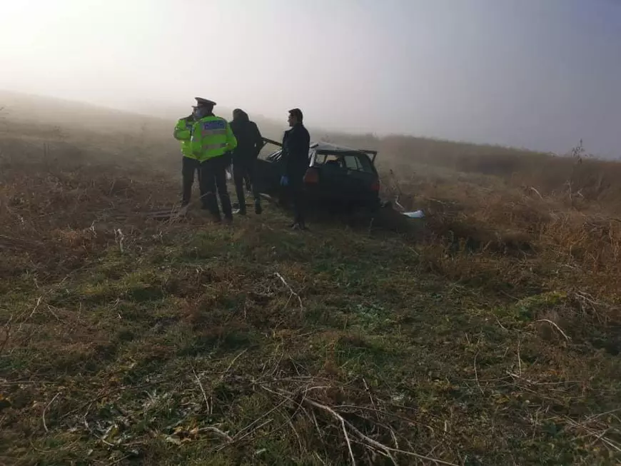 Un adolescent de 17 ani a murit, iar fratele său de 16 ani a fost rănit într-un accident. Victimele, localizate după telefon