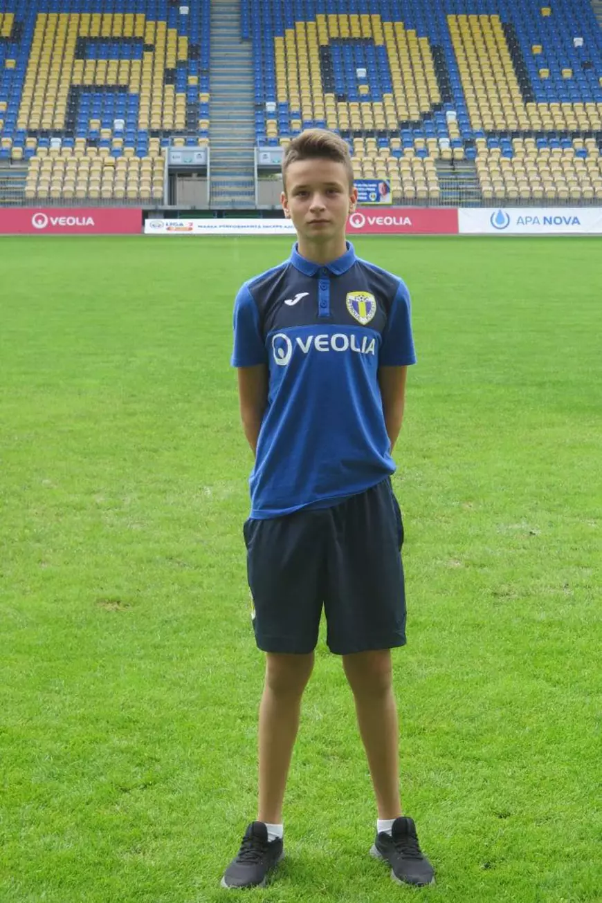 Arbitru la 13 ani și 3 luni. David Crețu, portar la Petrolul Ploiești, a debutat ca asistent la un meci din campionatul județean Prahova