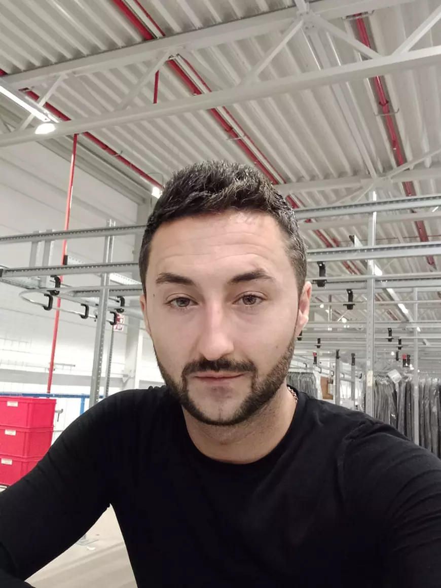 „Chit că e o țară dărâmată, e a noastră și ar trebui să ne implicăm”. Cum trăiesc ziua de 1 Decembrie muncitorii români din Olanda