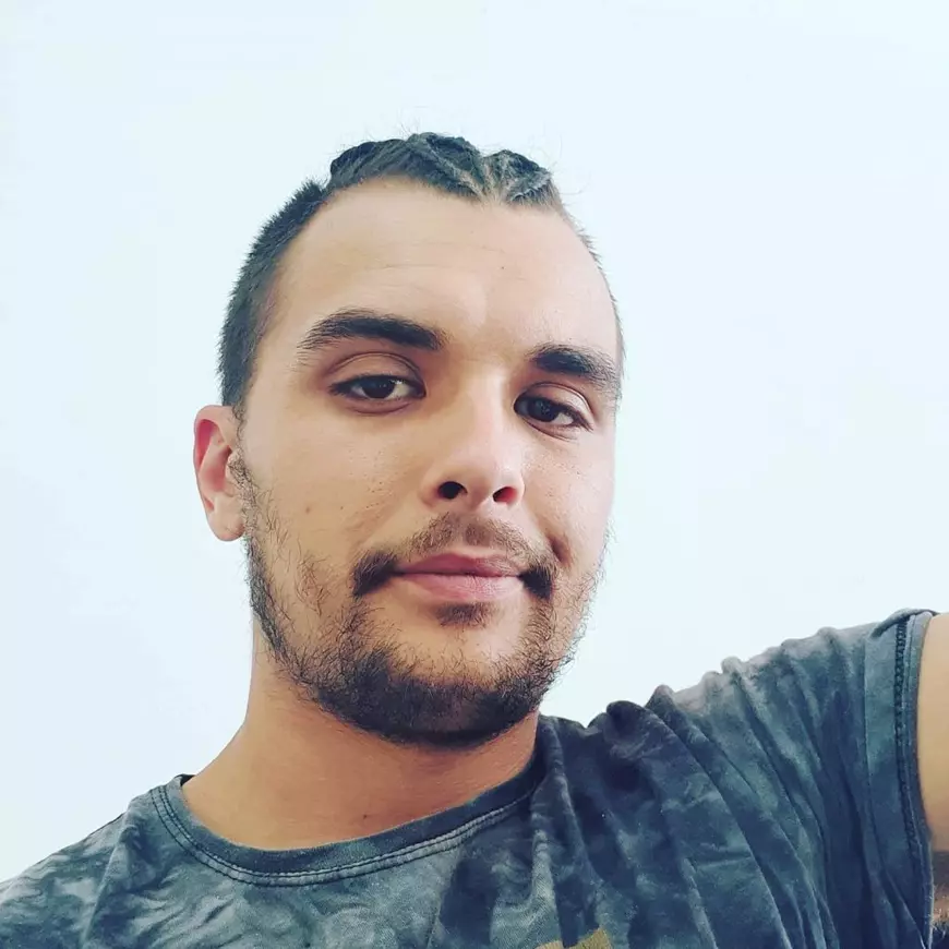 „Chit că e o țară dărâmată, e a noastră și ar trebui să ne implicăm”. Cum trăiesc ziua de 1 Decembrie muncitorii români din Olanda